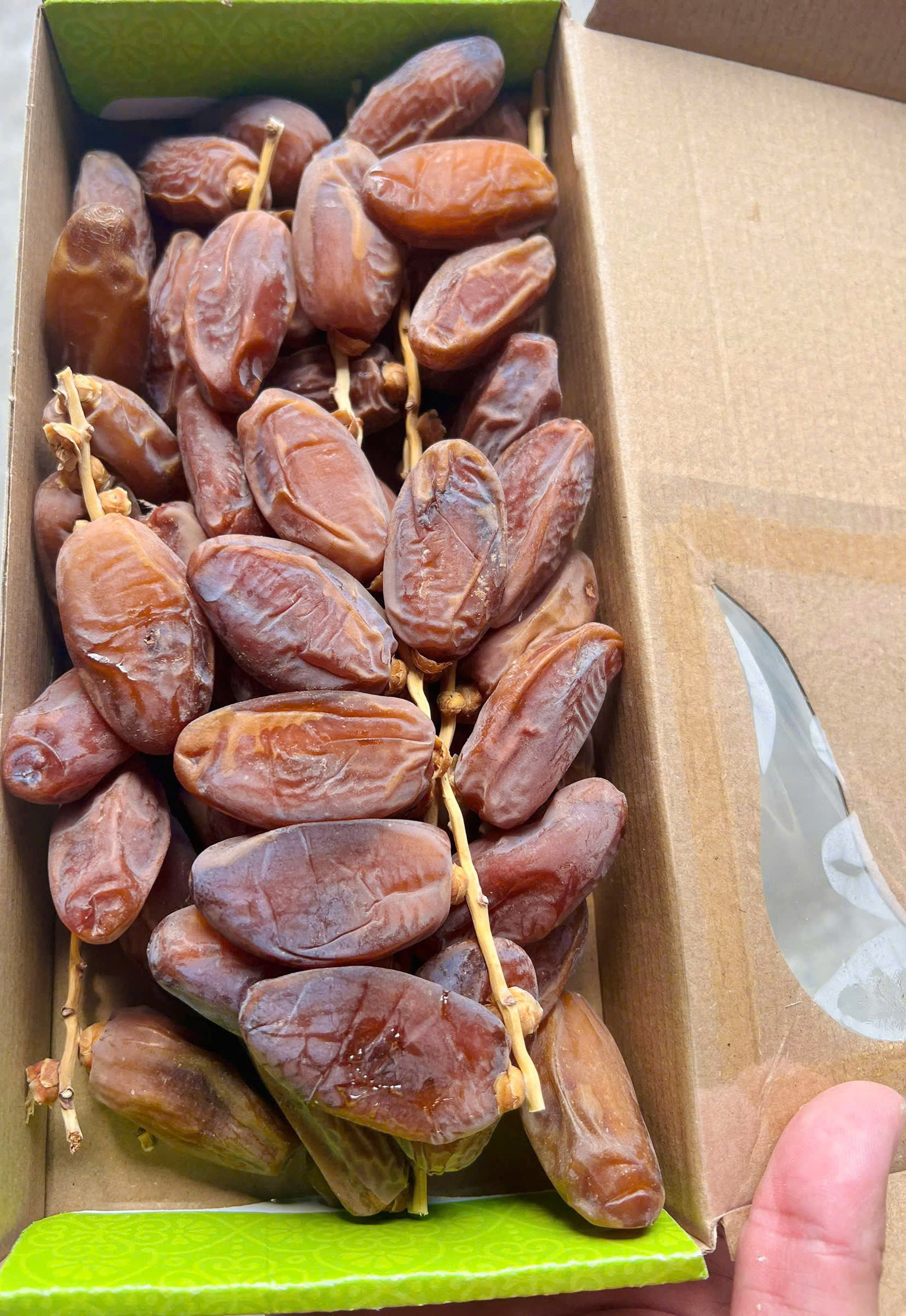 Chà Là nguyên cành SANWAN Tunisia chính ngạch - Hộp 500gr