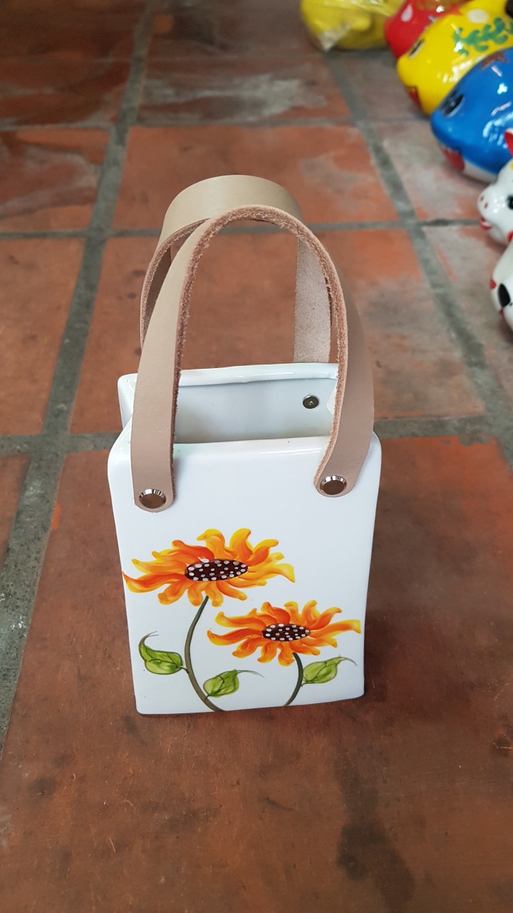 Bình hoa gốm mẫu túi xách hoa hướng dương dạng cao và ngang, gốm Bát Tràng. Dùng cắm được hoa giả lẫn hoa tươi decor. Giao từ HCM