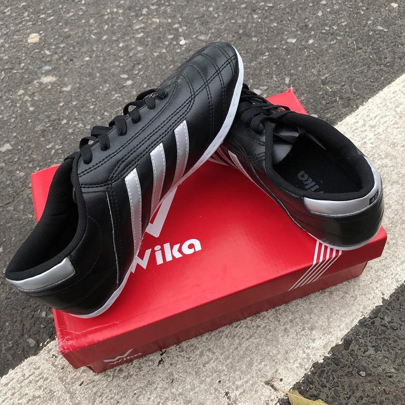 Giày bóng đá chính hãng Wika 3 sọc đen