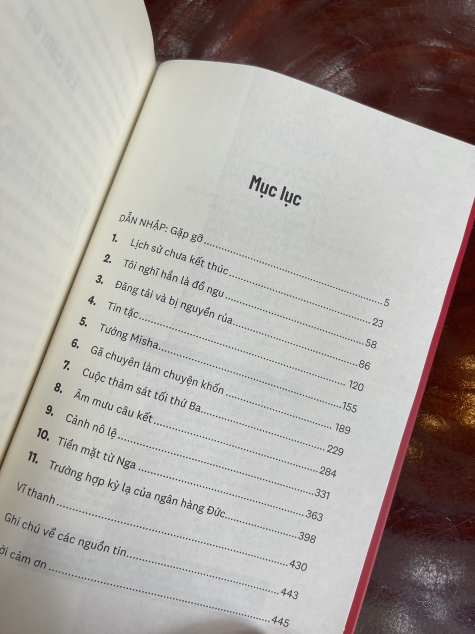 ÂM MƯU CÂU KẾT - CHÍNH TRỊ HOA KỲ BỊ THAO TÚNG TỪ BÊN NGOÀI NHƯ THẾ NÀO ? - Luke Harding - Trần Trọng Hải Minh dịch – Nhã Nam – bìa mềm