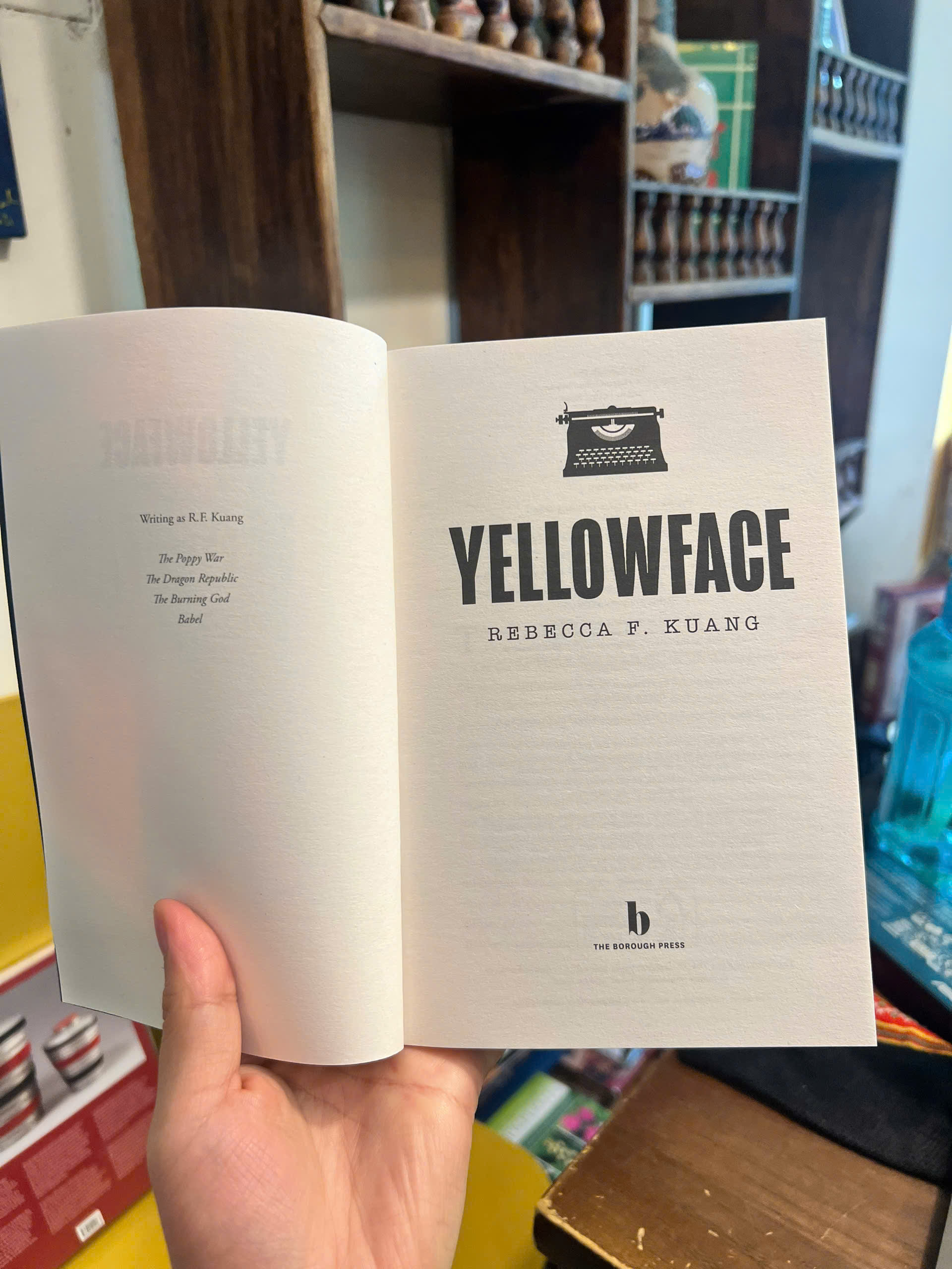Sách - Yellowface by R.F. Kuang | BookTok / Fiction / Racism / Ngoại văn Nhập khẩu UK