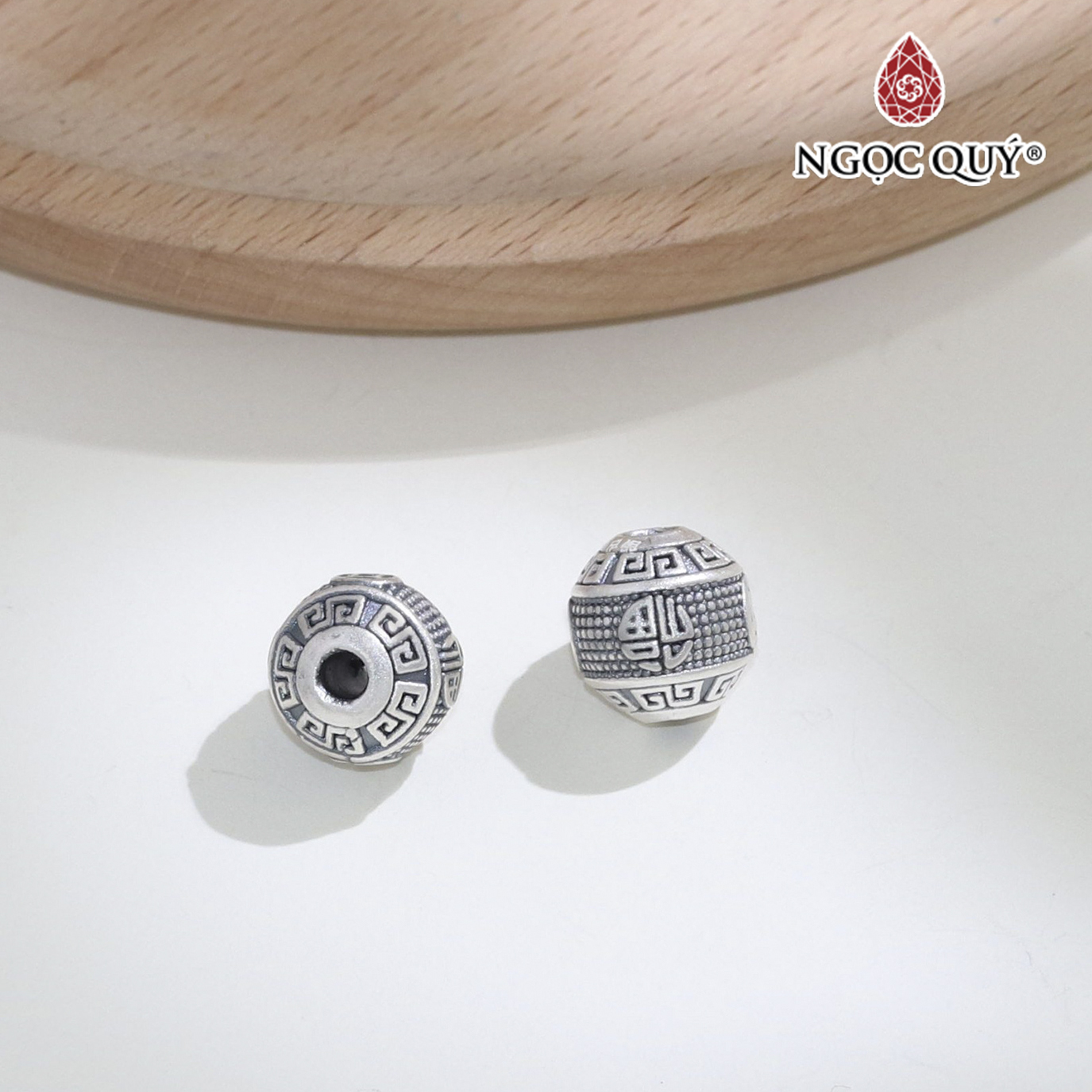 Charm tròn góc cạnh họa tiết đồng tiền - Ngọc Quý Gemstones