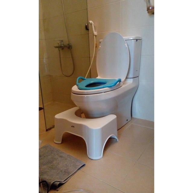 Ghế kê chân toilet chống táo bón 