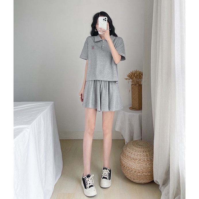 Bộ Áo Thun Cổ Polo In Hình Logo Ngực Kèm Quần Váy Dáng Xòe