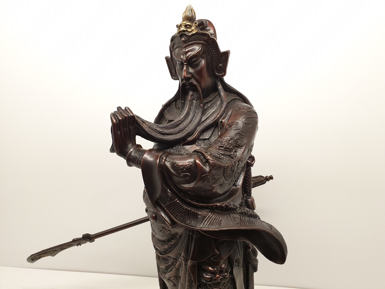 Tượng quan công Vân Trường đứng bằng đồng thau