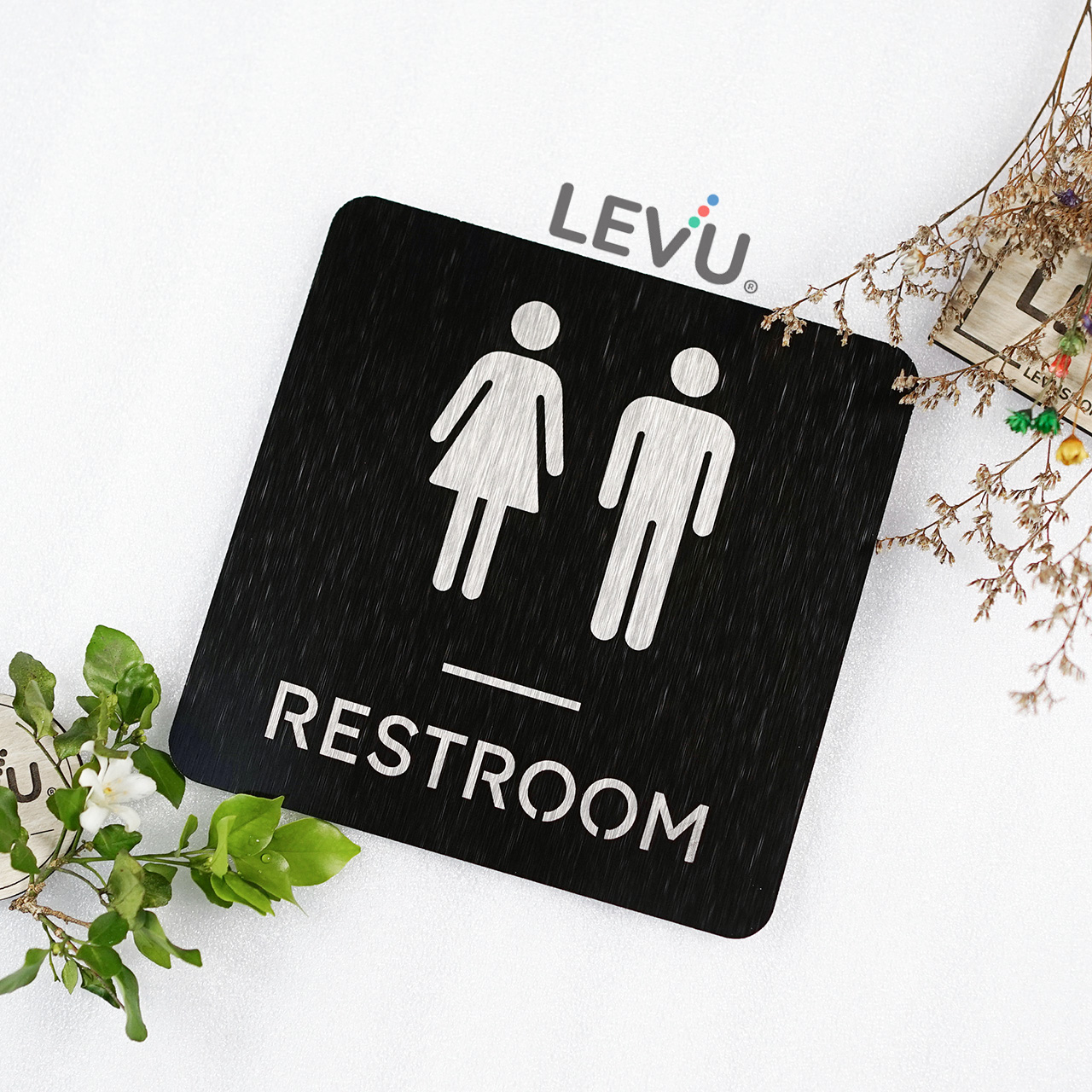 Bảng restroom bằng alu nhôm đen dán tường trang trí nhà vệ sinh