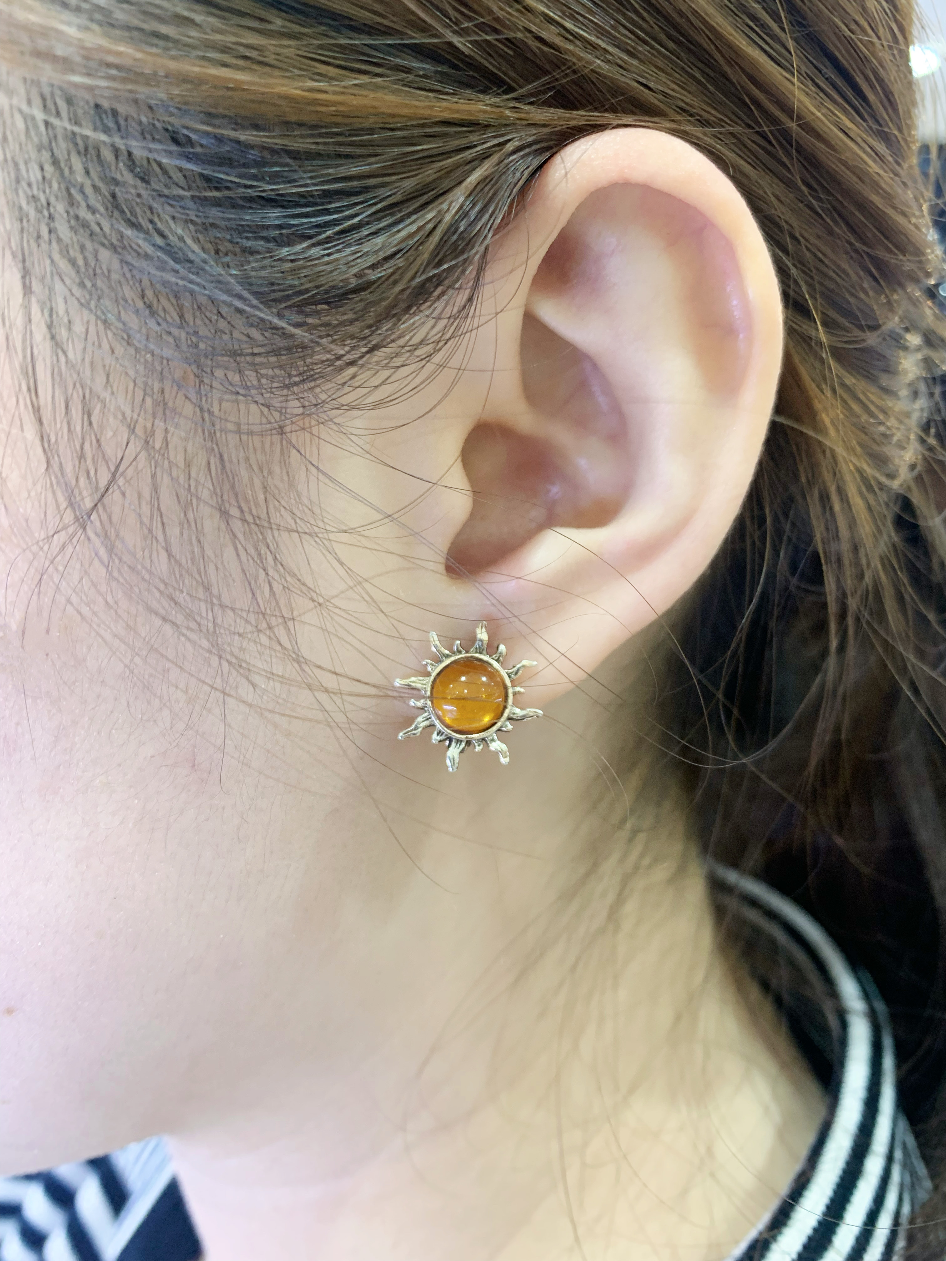 Bông tai hổ phách Baltic màu cognac