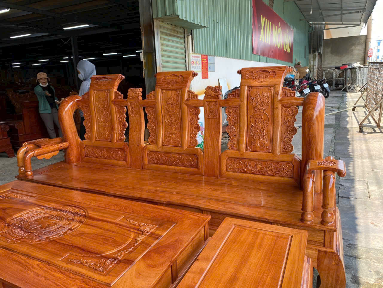 Bộ ghế gỗ Tần Thuỷ Hoàng Juno Sofa gỗ Hương Đá tiện Tay 12 sang trọng