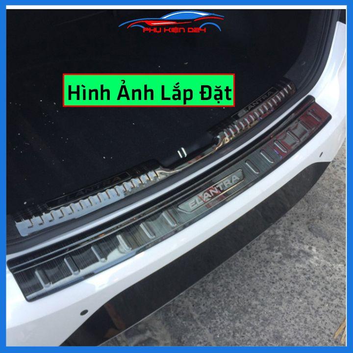 Ốp chống trầy cốp Elantra 2019-2020-2021 thép không gỉ vân titan bảo vệ xe chống va đập