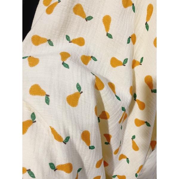 Vải xô muslin may quần áo cho bé quả lê vàng nền be siêu tây,vải cao cấp mềm mịn thấm hút mồ hôi