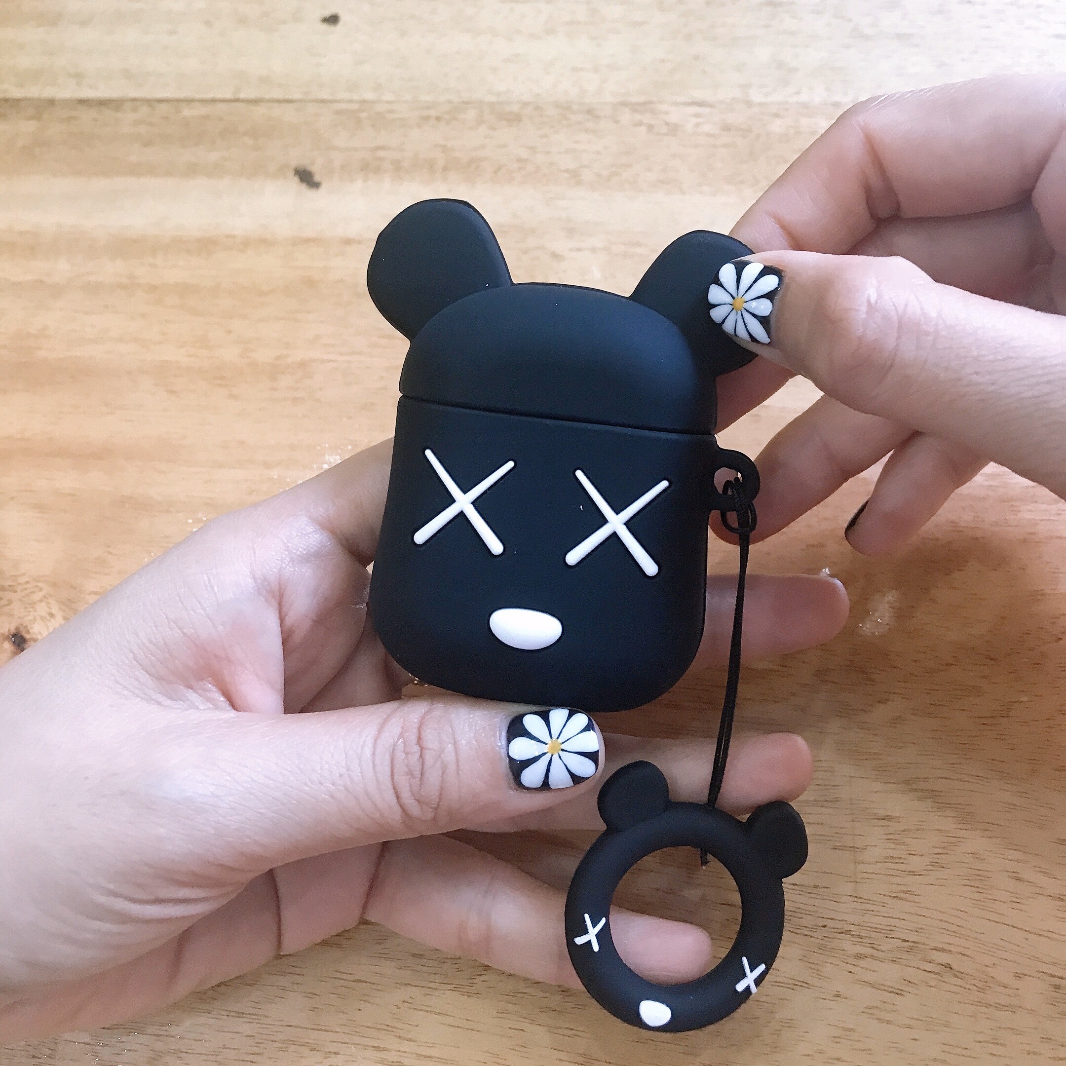 Bao Case Silicon Cho Tai Nghe Apple AirPods 1 / AirPods 2 -  Hình Kaws Đen