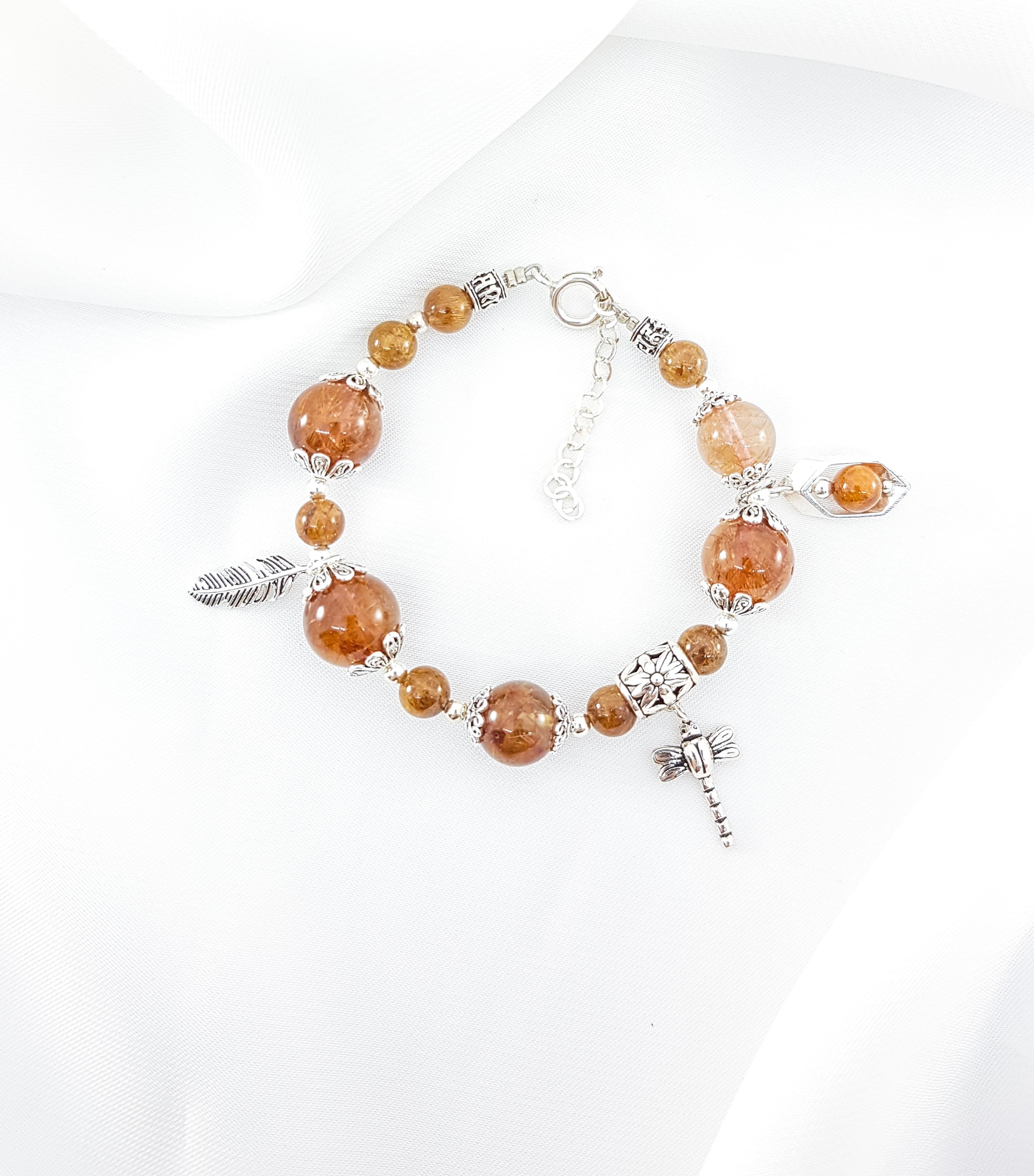 Vòng tay mệnh thổ, kim đá thạch anh tóc nấu mix charm chuồn chuồn+ chiếc lá