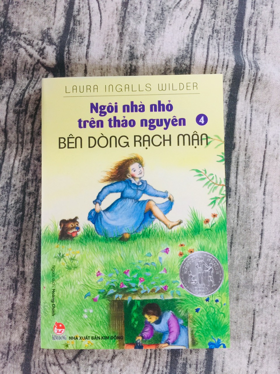 Ngôi Nhà Nhỏ Trên Thảo Nguyên - Tập 4: Bên Dòng Rạch Mận