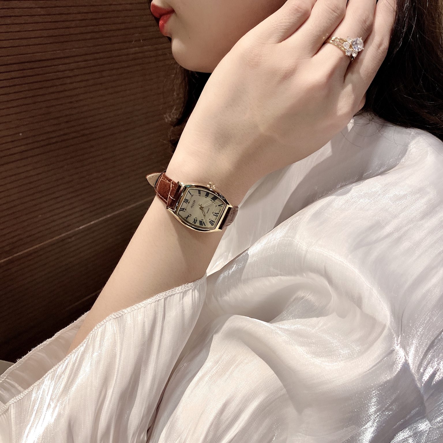 Đồng Hồ Nữ Julius Hàn Quốc JA-703LC Cổ Điển Dây Da Màu Nâu