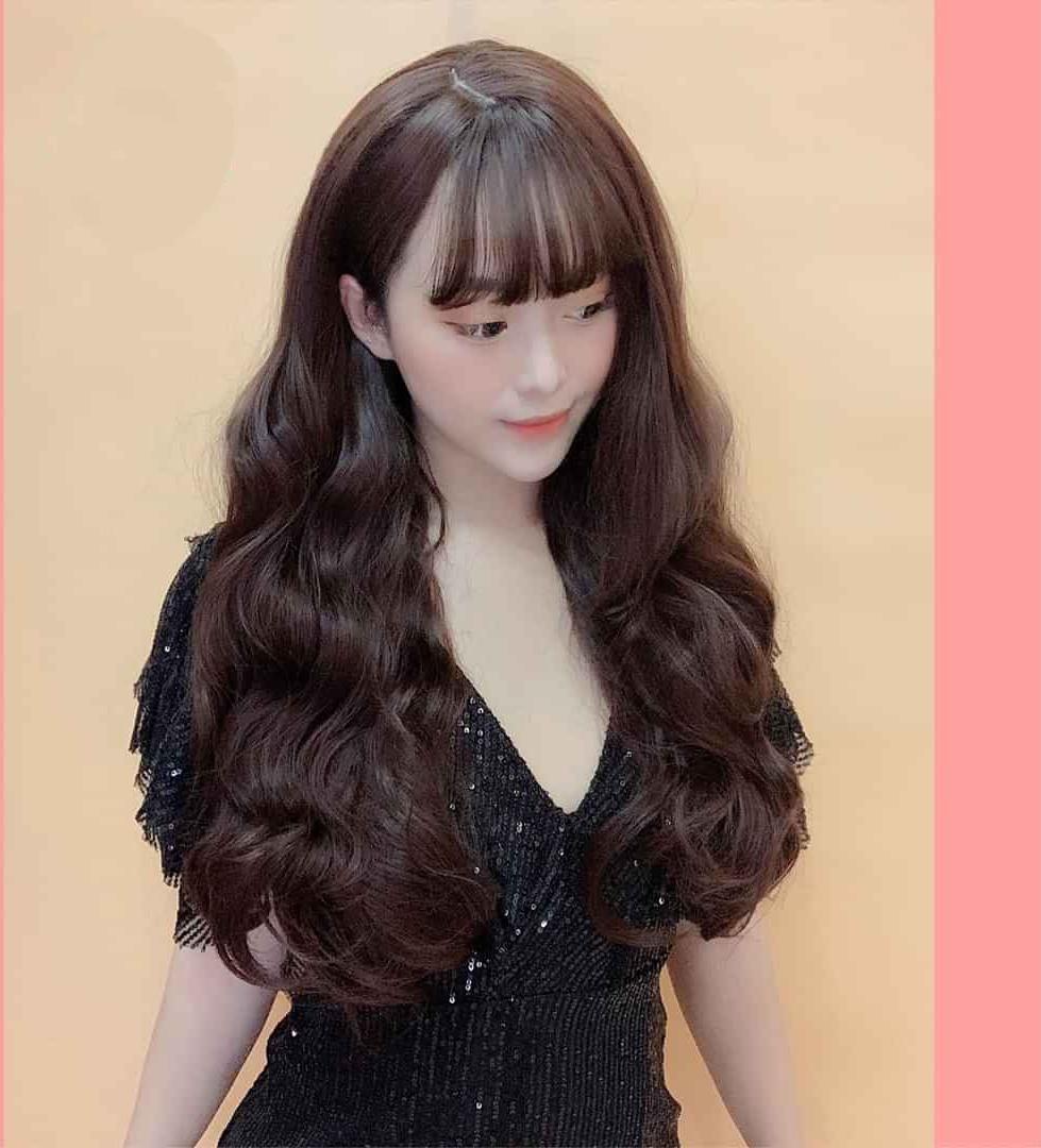 Tóc giả nguyên đầu xoăn Hàn Quốc siêu xinh có rãnh da đầu, chất tóc tơ cao cấp loại 1, chịu nhiệt tốt có thể bấm uốn, duỗi, gội. giống tóc thật 100%( Kèm lưới và lược