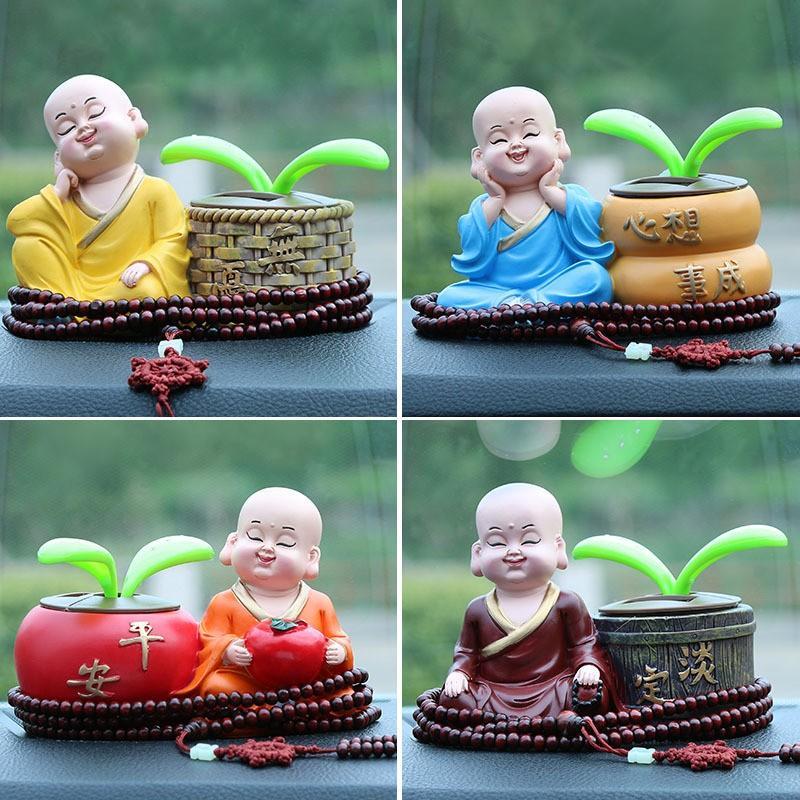Tượng Chú Tiểu An Nhiên Cạnh Mầm Cây Bồ Đề Lắc Lư Bằng Năng Lượng Mặt Trời Trang Trí Taplo Oto Tặng Chuỗi Vòng 216 Hạt