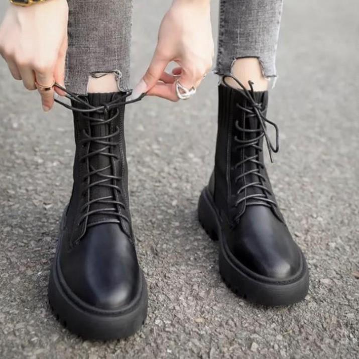 Boots Nữ, Giày Bốt Nữ Dr.Martens Boots Thu Đông Hottrend Phong Cách Màu Đen AMZO Giày Dép Nữ Thời Trang Cao Cấp