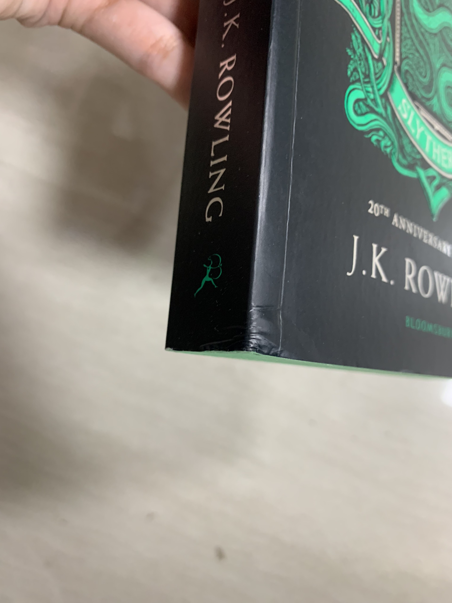 Harry Potter Part 2: Harry Potter And The Chamber Of Secrets (Paperback) Slytherin Edition (English Book) (Gãy bìa trước và bìa sau do vận chuyển)