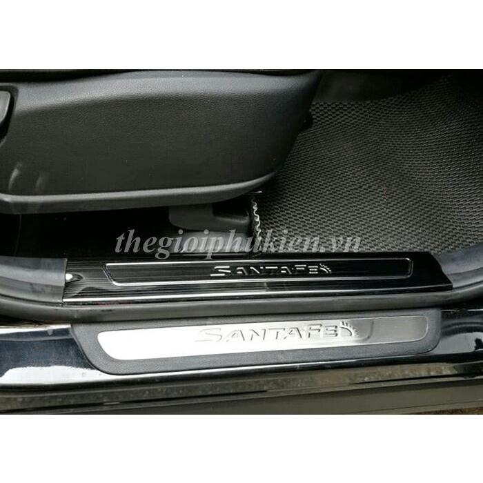 BỘ SẢN PHẨM Nẹp bước chân và ốp chống trầy cốp Hyundai Santafe 2019 - Mẫu Titan