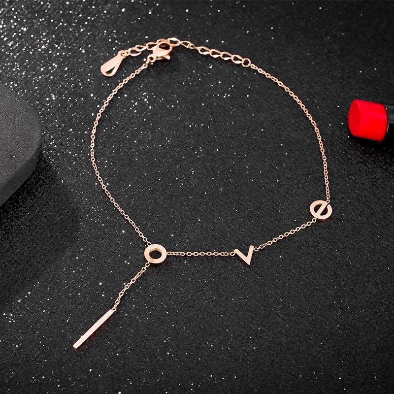 A18 Lắc chân nữ titan không đen chữ Love đẹp Ring House