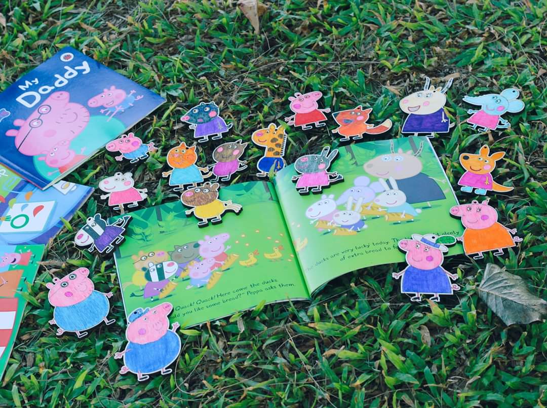 Bộ đồ chơi tô màu bằng gỗ gia đình hoạt hình heo peppa, quà tặng cho bé