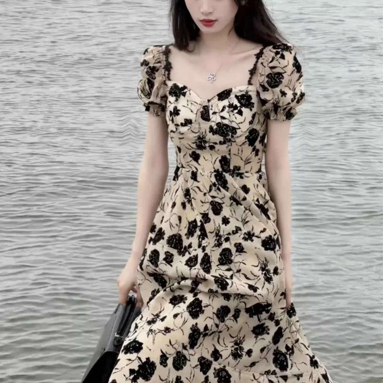 ĐẦM XÒE CÚP NGỰC TAY PHỒNG MẶC ĐƯỢC HAI KIỂU THIẾT KẾ TRẺ TRUNG QUYẾN RŨ