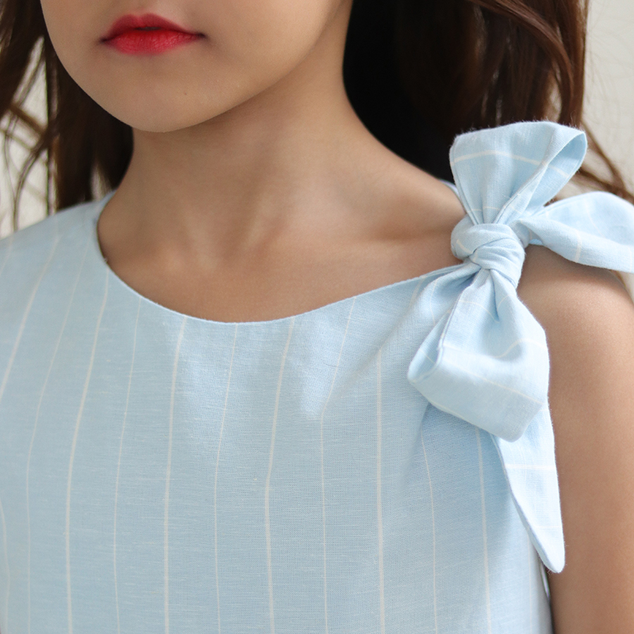 Đầm Bé Gái Kika Linen Xanh Hạ Eo Nơ Vai K117
