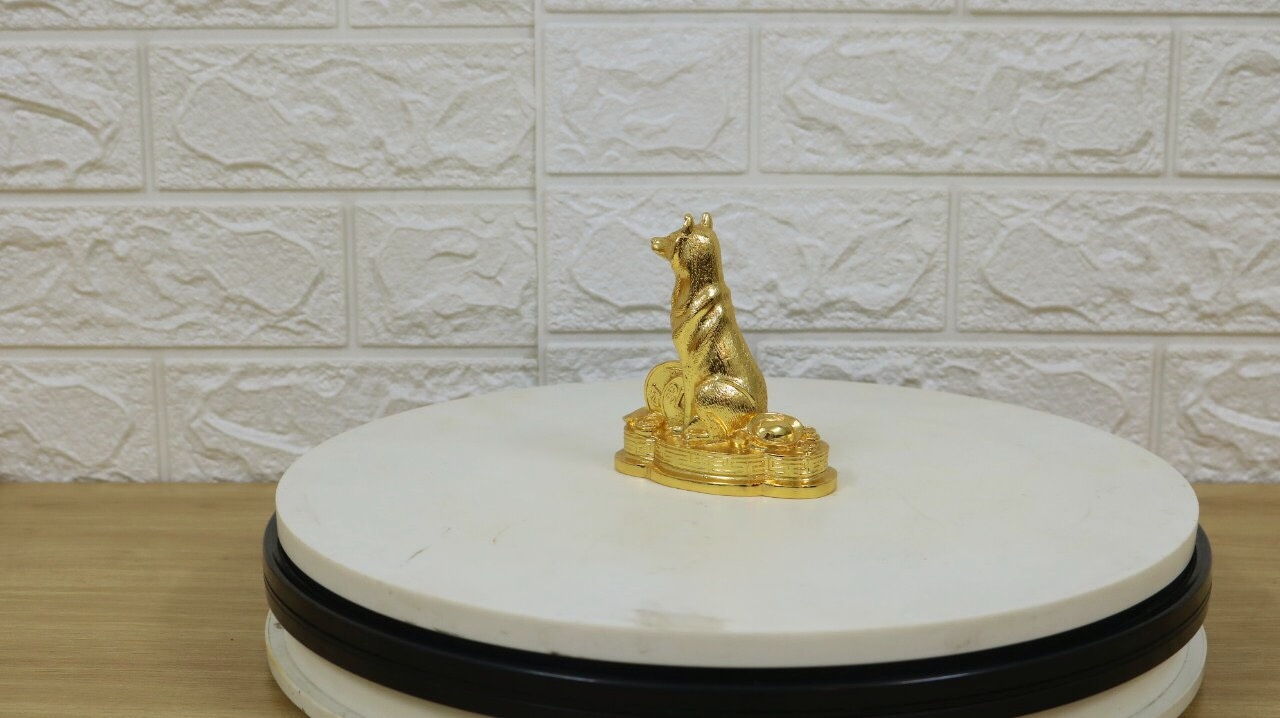 Tượng chó bằng đồng mạ vàng 24K