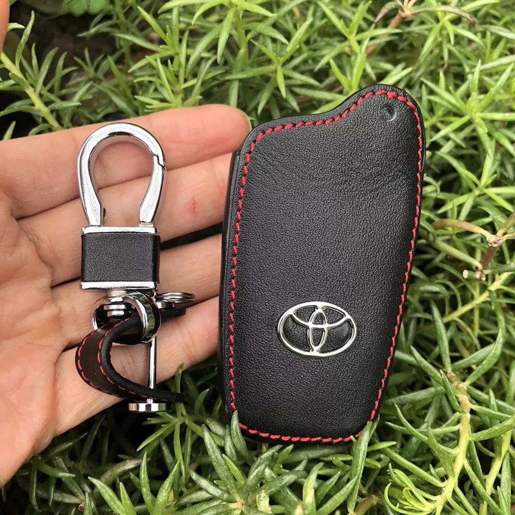 Bao da, ốp móc chìa khóa TOYOTA Corolla Cross cam kết da thật siêu bền, có logo kim loại nổi