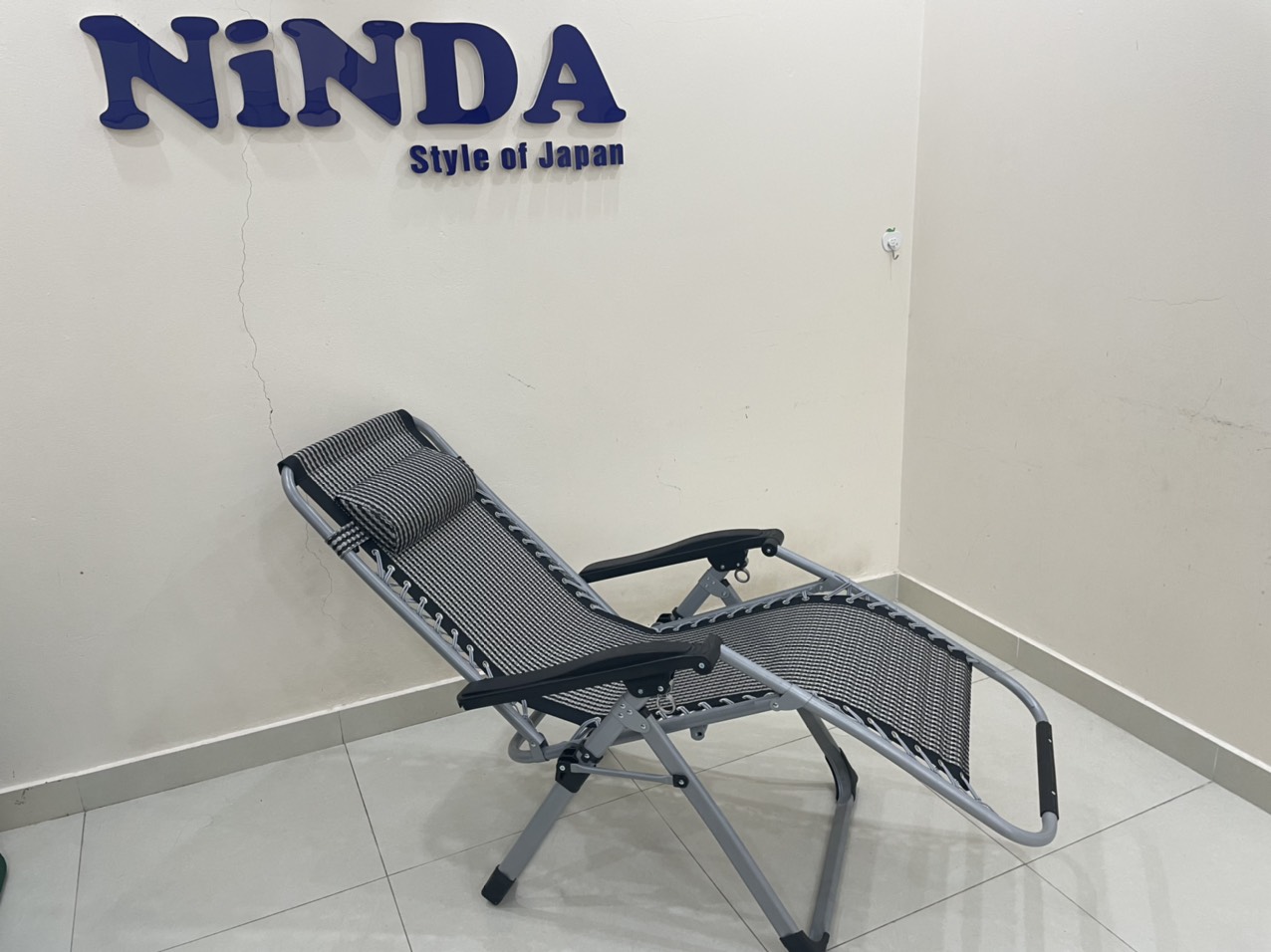 Ghế xếp thư giãn NiNDA G860 cao cấp dùng cho bãi biễn, khu nghỉ dưỡng, văn phòng, câu cá dã ngoại, khoá sắt, khung thép sơn tĩnh điện