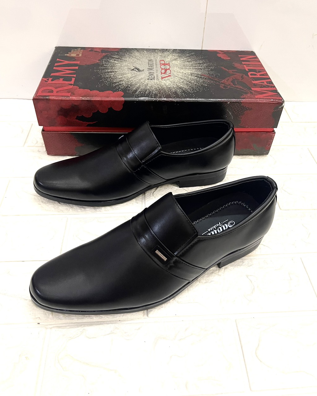 Giày tây nam mẫu mới..kiểu dáng đẹp..size từ 39-44..da mềm..đế khâu sẵn rất chắc chắn