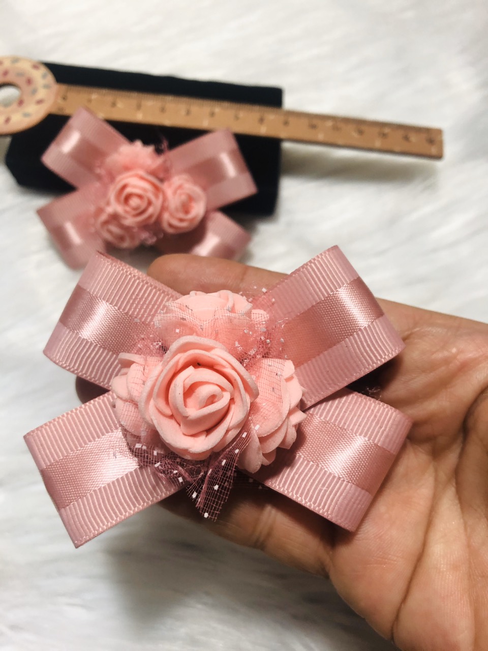 Cài áo nơ phói hoa hồng