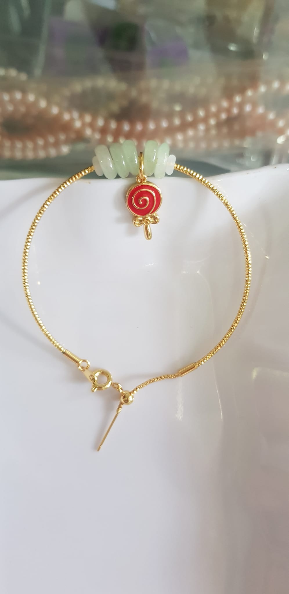 Vòng Tay charm xinh đẹp 5 đồng tiền đá cẩm thạch tự nhiên Đồng tiền Trắng Xanh nhẹ phối charm đỏ kiểu tròn may mắnVòng màu vàng khoen rút xinh Nữ đeo dễ thương ạ