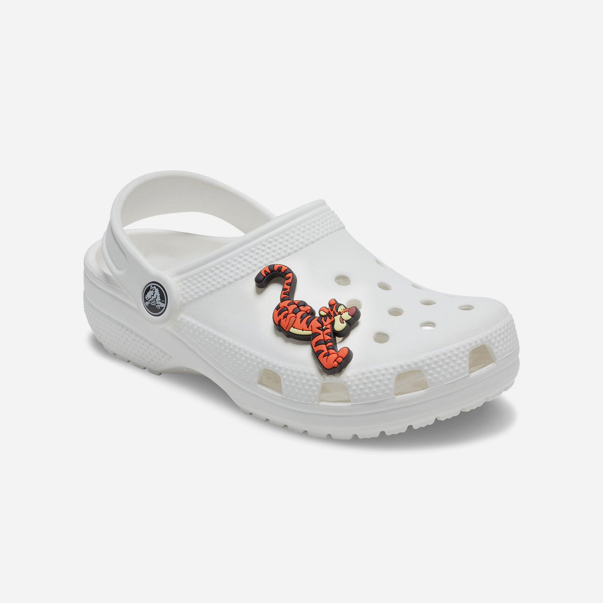 Huy hiệu Jibbitz unisex Crocs Winnie The Pooh Tigger - 10011461