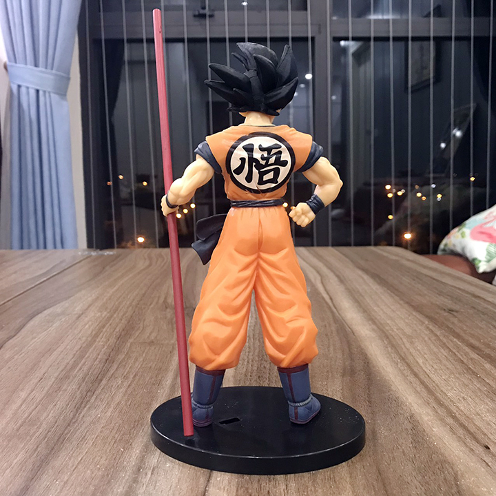 Mô Hình Songuku Cầm Gậy. Mô Hình Dragon Ball. Sản phẩm làm từ nhựa PVC đặc siêu xịn và đầm tay. Bày Taplo ô tô, tủ sách, decor trang trí phòng khách, bàn làm việc. Đồ chơi làm quà tặng cho trẻ em cực kỳ thú vị