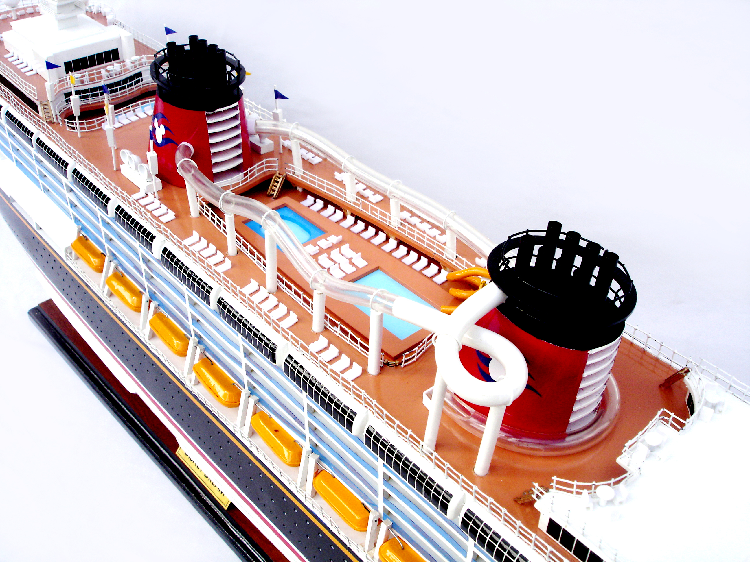 Mô hình thuyền du lịch DISNEY DREAM - 81cm