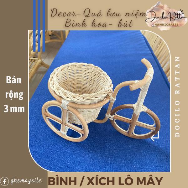 Bình cắm bông trang trí bằng mây hình xe đạp