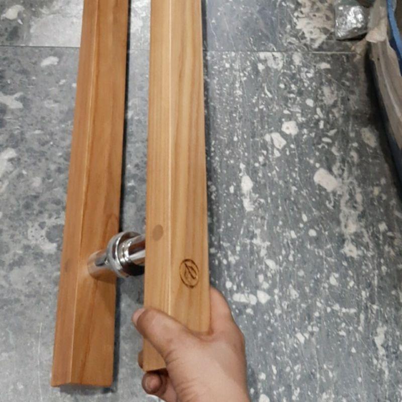Tay nắm cửa cổng