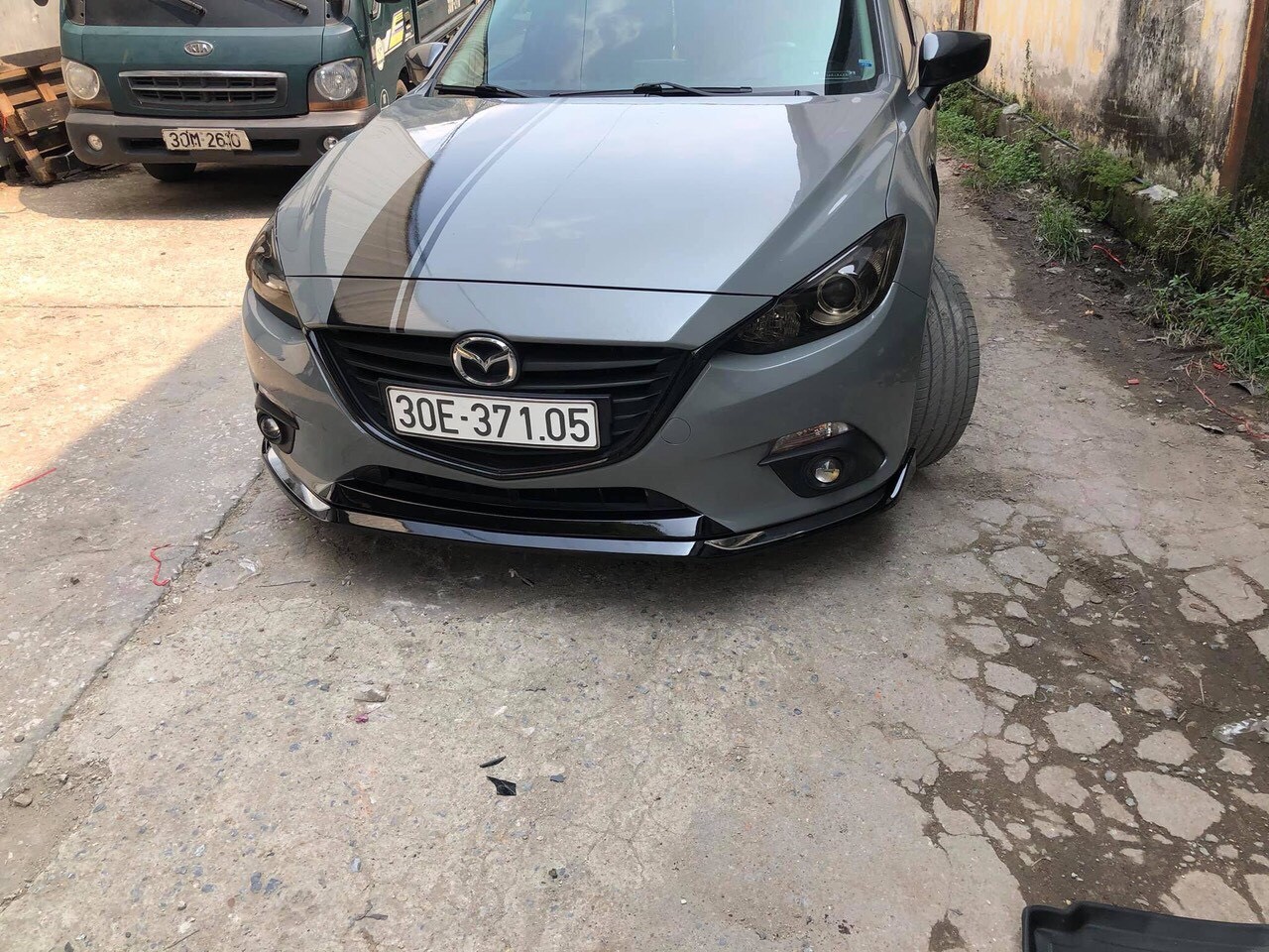 Líp Trước Mazda 3 Đen Bóng Tráng Gương