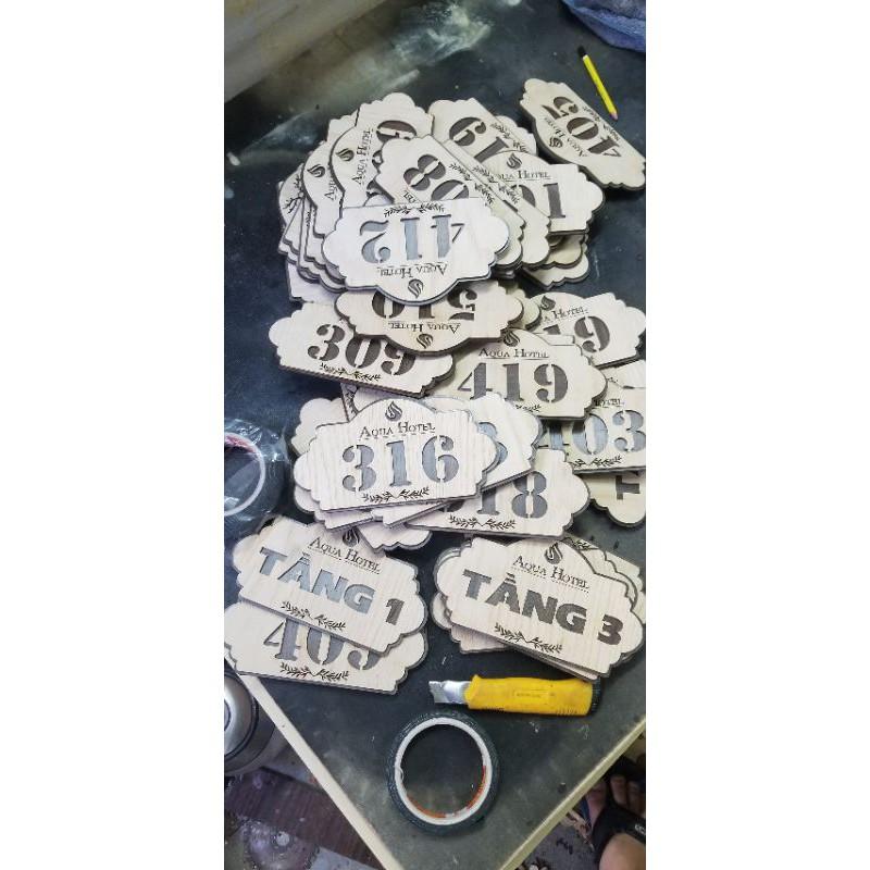 Bảng gỗ trang trí Bảng Gỗ Thông Tin Số Phòng Dán hoặc Dây Treo 16x8,5cm