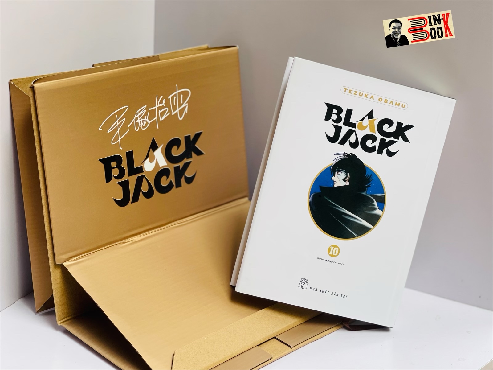 Black Jack 10  tặng kẹm boxset đựng 10 tập đầu - NXB TRẺ