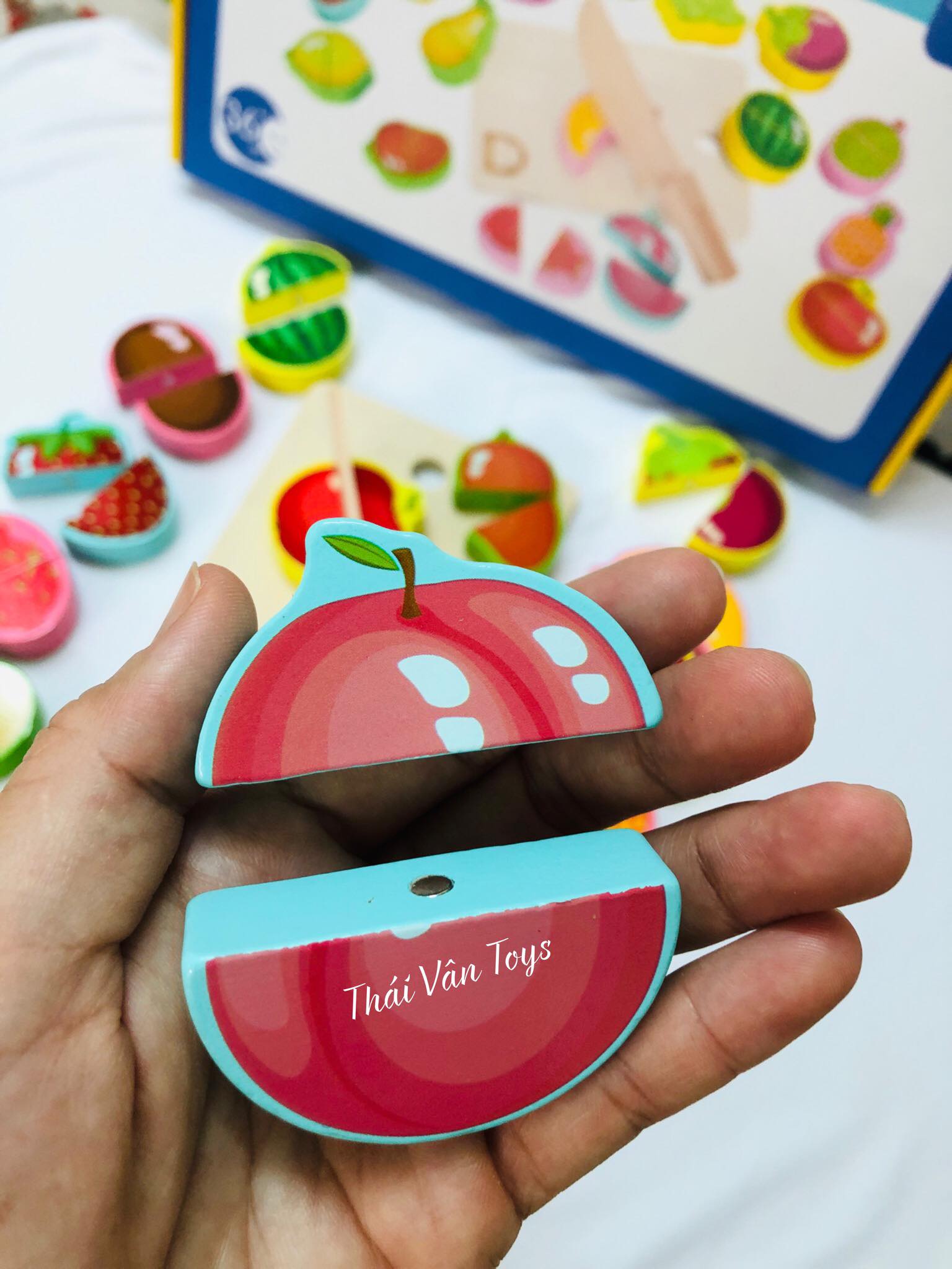 Bộ cắt trái cây 16 loại có nam châm - Đồ chơi gỗ an toàn cho bé nấu ăn làm bếp