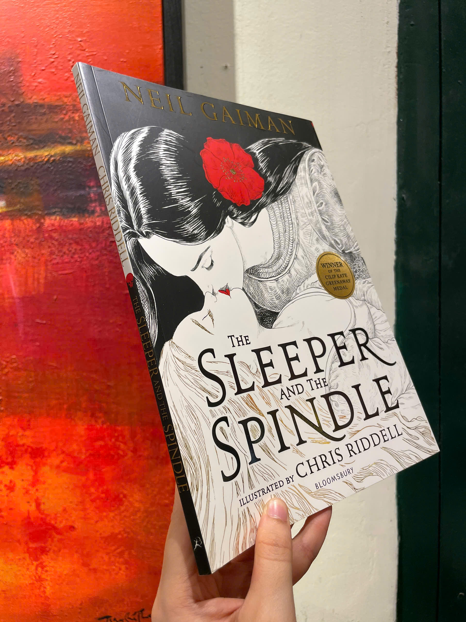 Sách - The Sleeper and the Spindle: WINNER OF THE CILIP KATE GREENAWAY MEDAL 2016 by Neil Gaiman