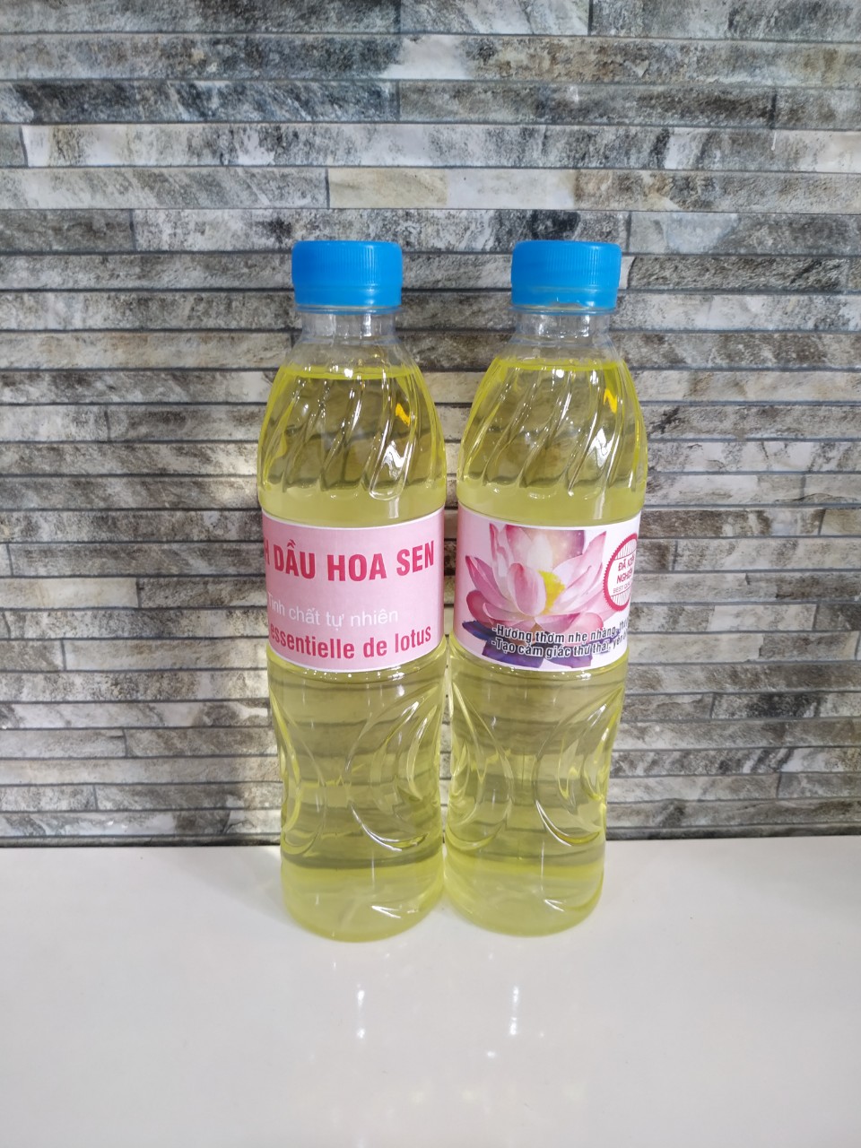 Tinh dầu Sen lau ban thờ, chai 500ml