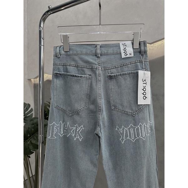 Quần jeans xanh baggy nam có thêu chữ in nút dưới ống