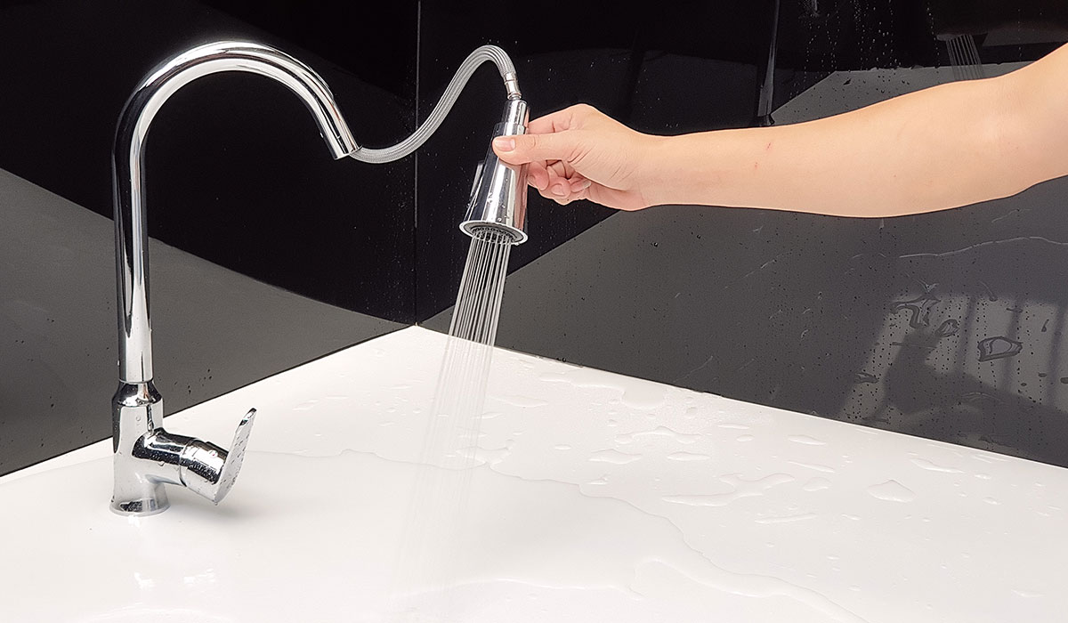 Vòi Rửa Chén Nóng Lạnh Dây Kéo Đồng Mạ Chrome Eurolife EL-KM05