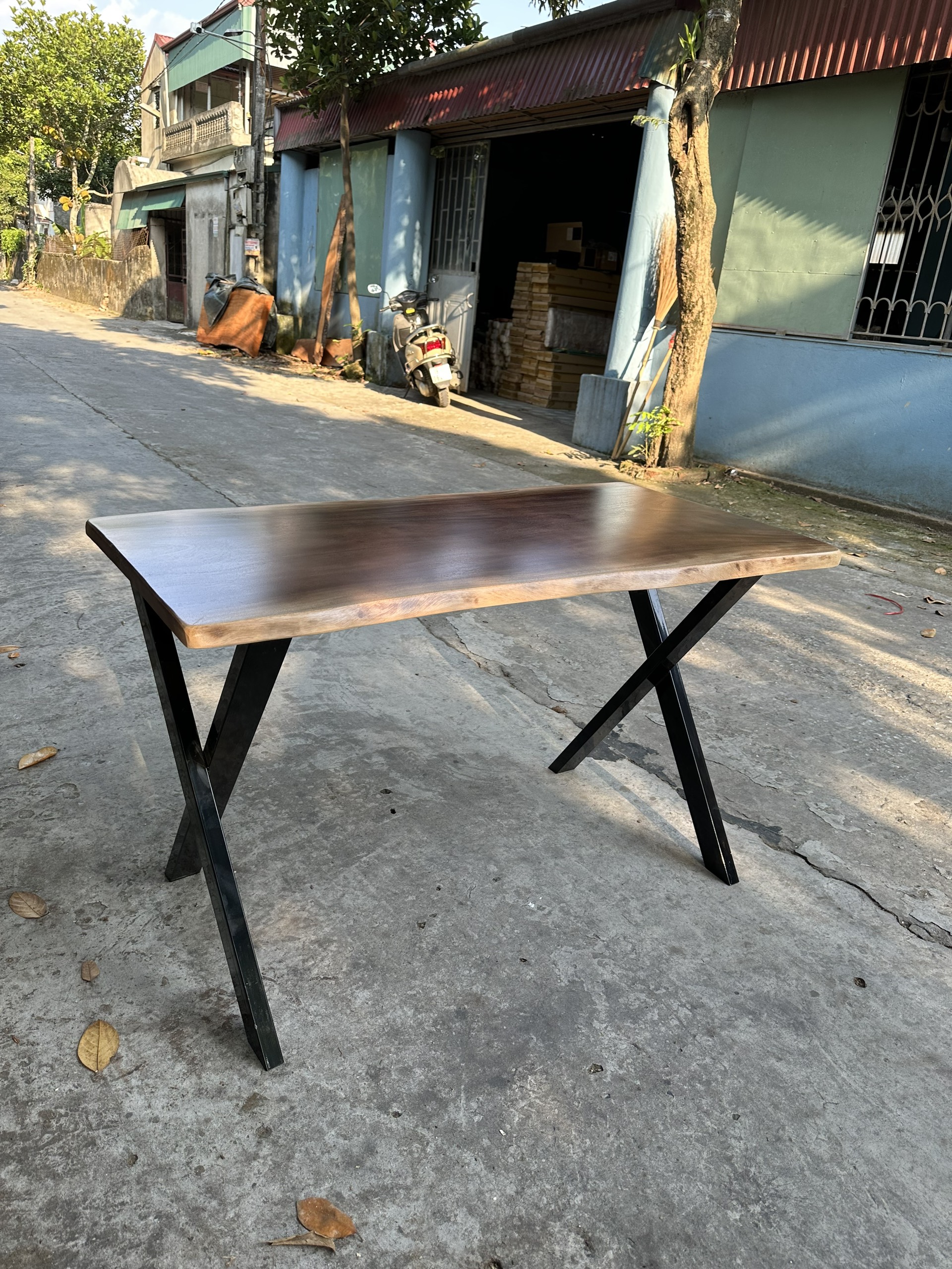 Bộ chân bàn chữ X sắt hộp sơn tĩnh điện dùng cho mặt bàn gỗ tự nhiên