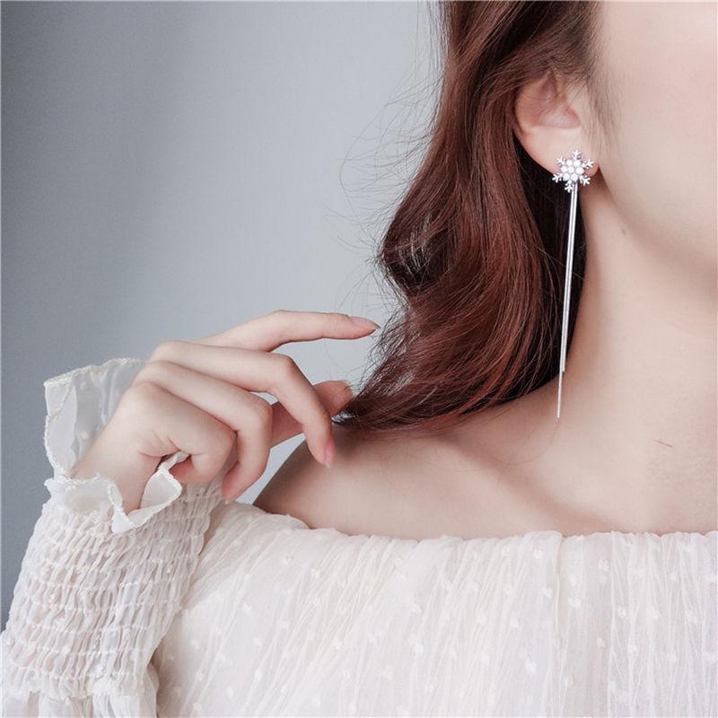 Bông tai hoa tuyết đá dáng dài sang chảnh