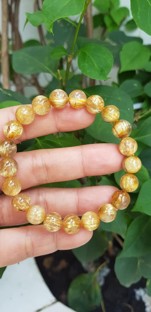 Vòng đeo tay phong thủy may mắn nữ đá thạch anh tóc vàng đồng trục tự nhiên Size vòng hạt 9mm ánh sáng rất đẹp Vòng chuẩn hợp nữ mệnh kim, mệnh thổ, mệnh Thủy ạ