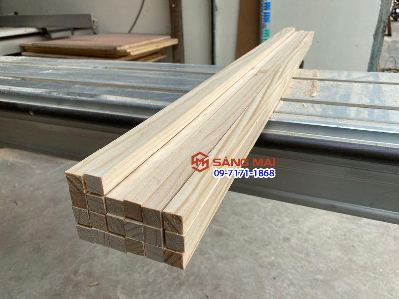 Thanh gỗ thông vuông 1,5cm x 1,5cm x dài 80cm + láng mịn 4 mặt